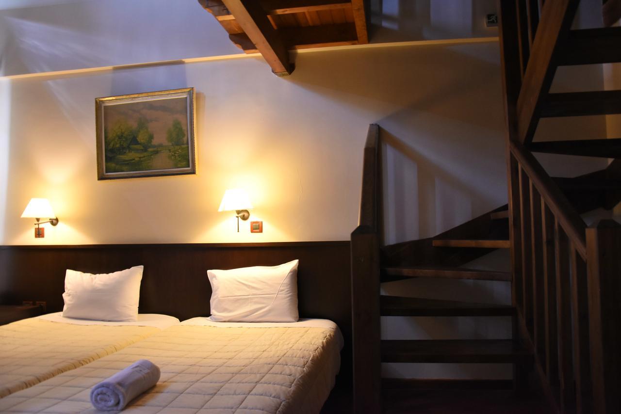 Olvios Hotel Goura Esterno foto