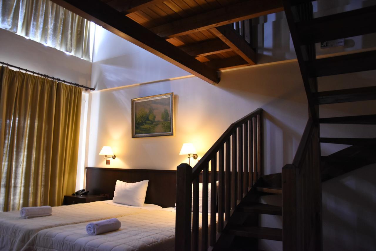 Olvios Hotel Goura Esterno foto