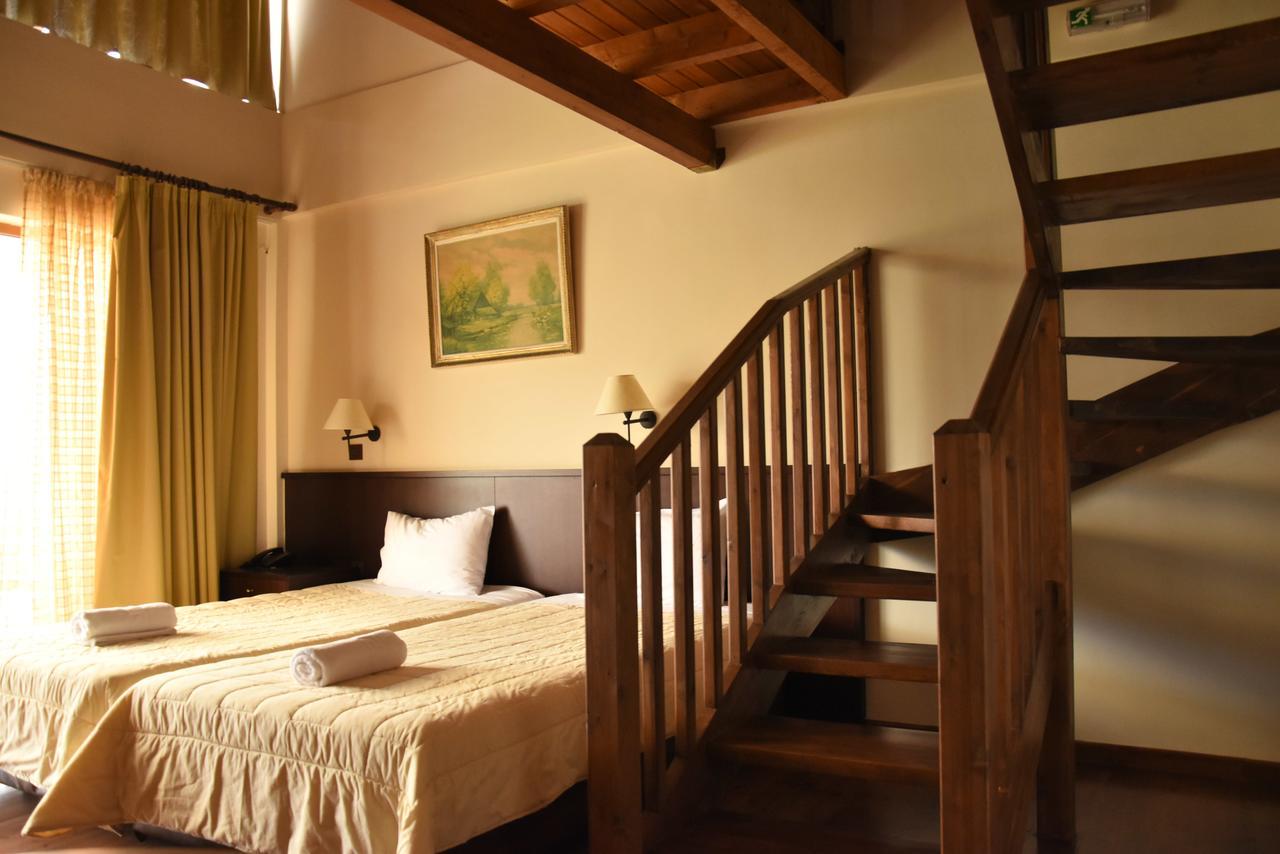 Olvios Hotel Goura Esterno foto